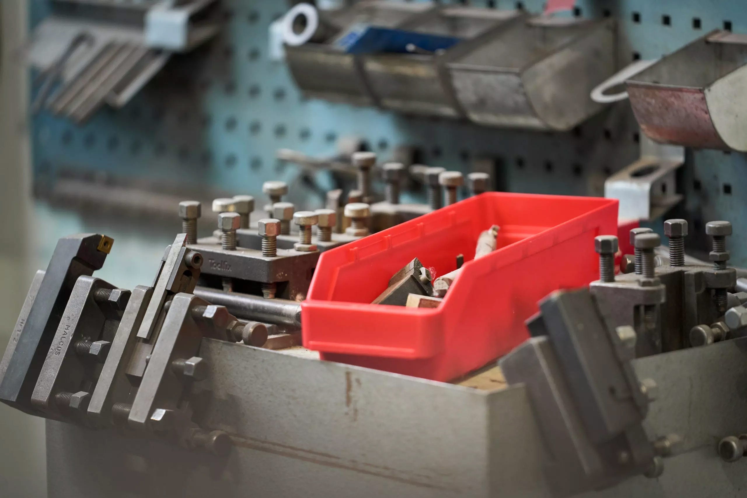 How Storage Bins Enhance Lean Management and Streamline Processes